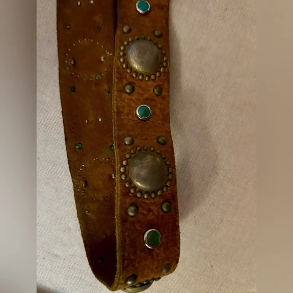 Be-Low the Belt vintage western style tooled leather and turquise buckle. - Picture 14 of 16